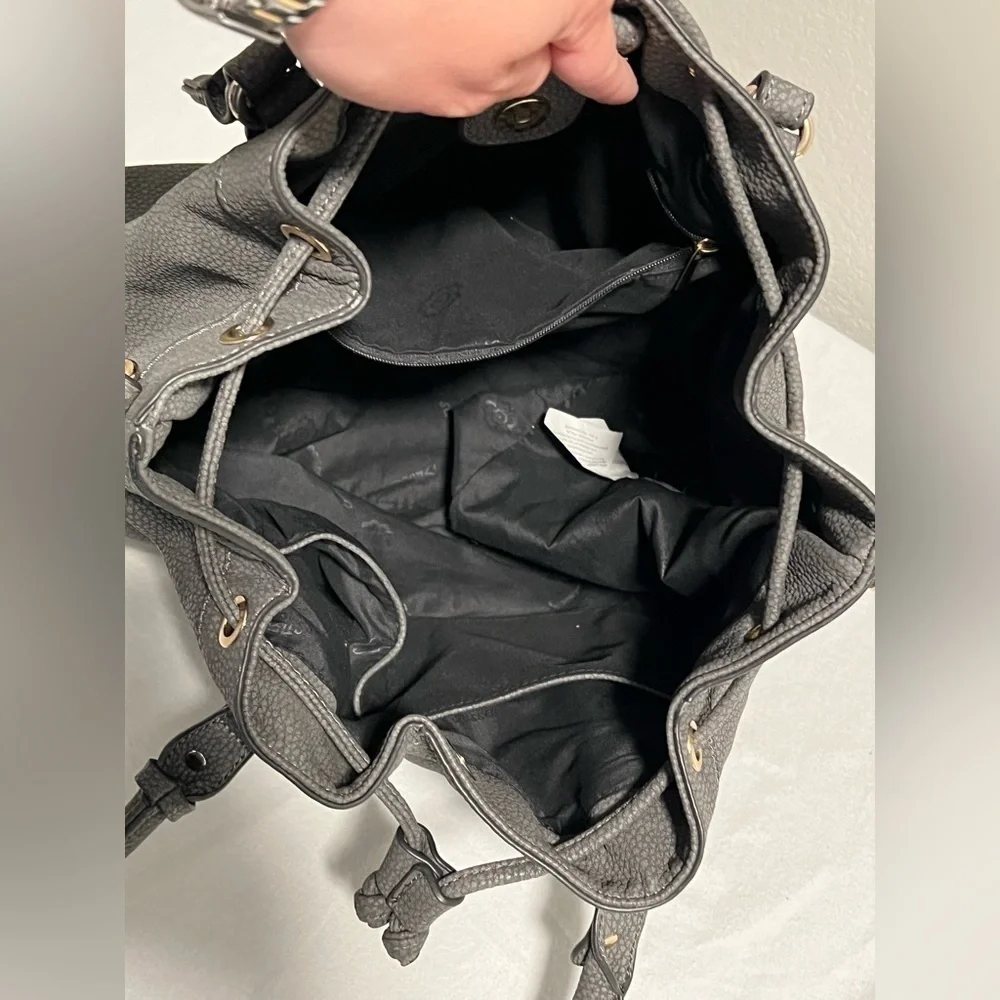 Gussaci Drawstring Shoulder Bag Purse Gray With Zipper Detail - Picture 13 of 13